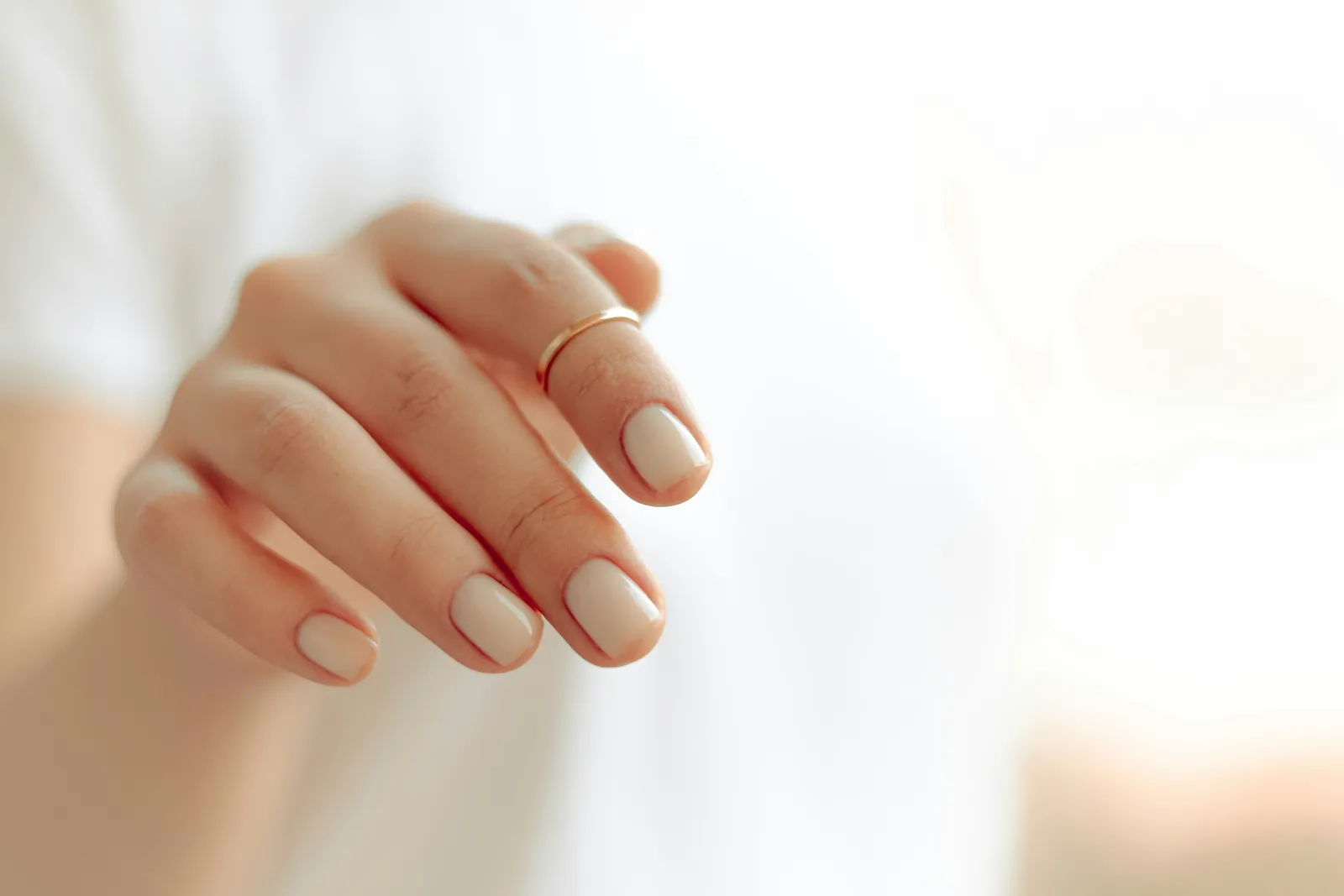 Nude manicure